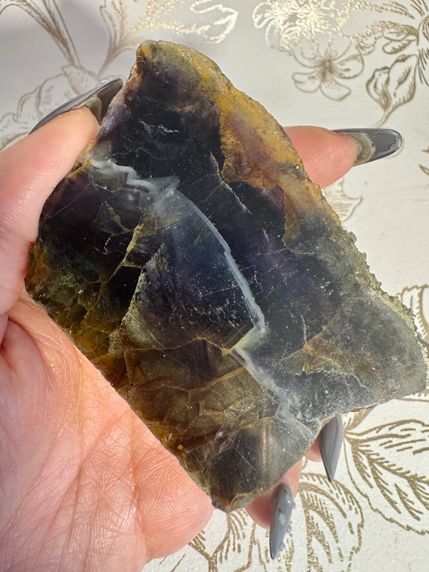 Tranche fluorite couverte de pyrite pierre semi precieuse