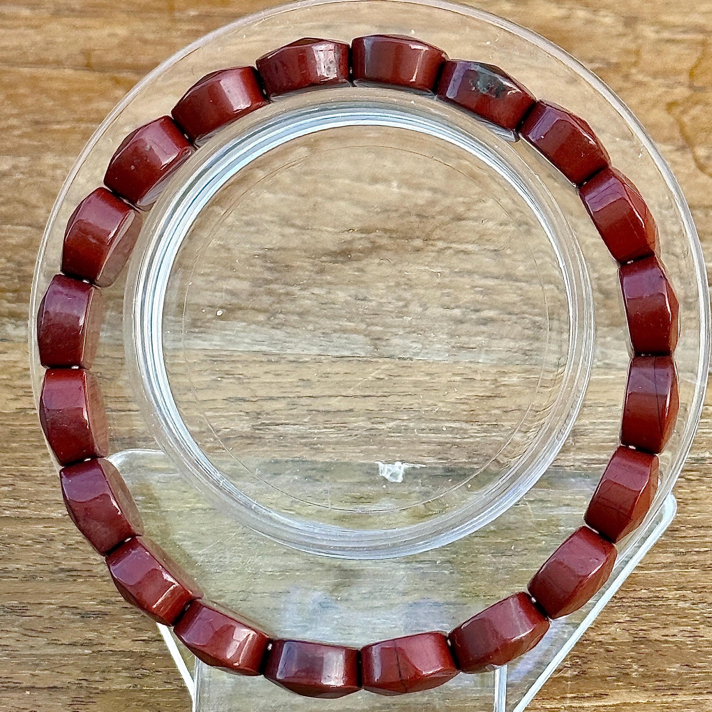 Bracelet jonc souple en jaspe rouge facetté pierre semi précieuse