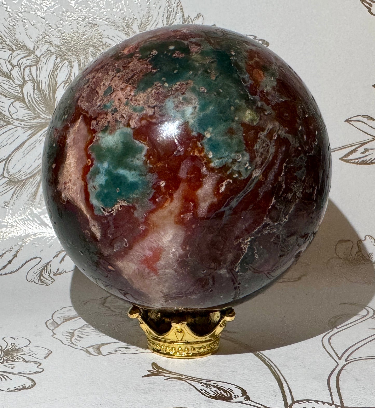 Sphère agate mousse verte et rouge pierre semi précieuse