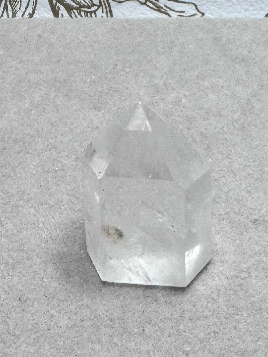 Mini tour en quartz cristal de roche pierre semi précieuse