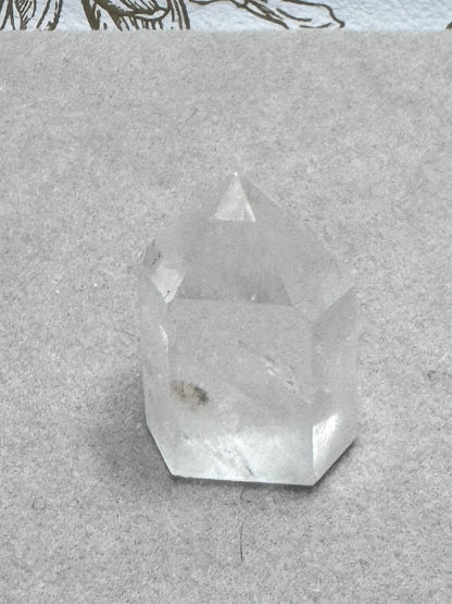 Mini tour en quartz cristal de roche pierre semi précieuse