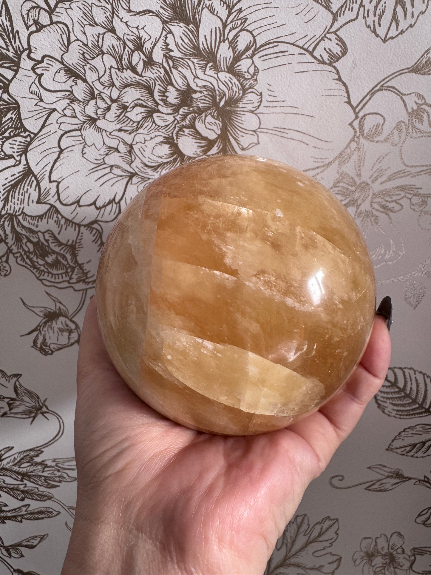 Grande sphere en calcite jaune miel semi précieuse