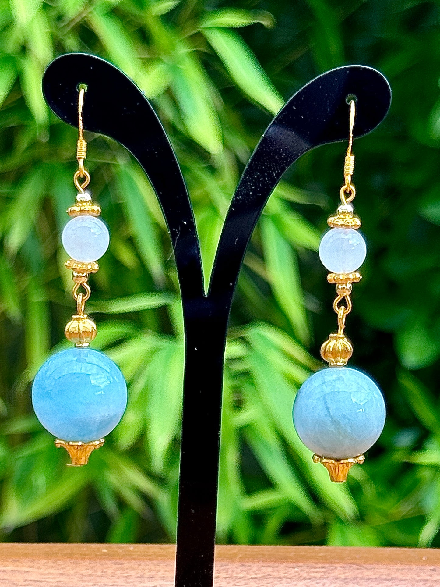 Boucle d’oreille pendante en aigue marine et jade - Création by L