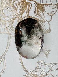 Quartz lodolite - quartz jardin forme palmstone pierre semi precieuse