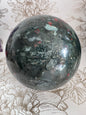 Exceptionnelle grande sphère héliotrope - African bloodstone