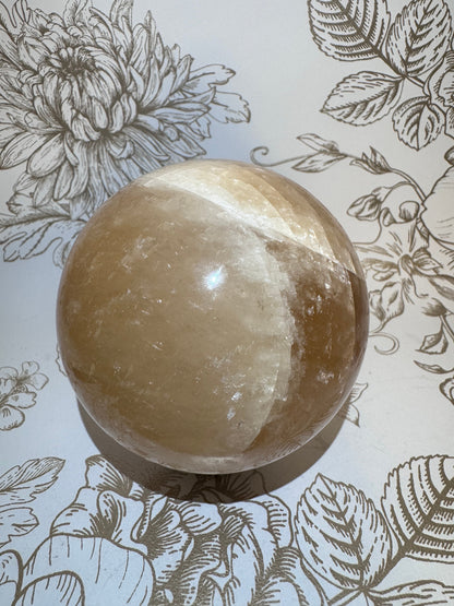 Grande sphere en calcite jaune miel semi précieuse