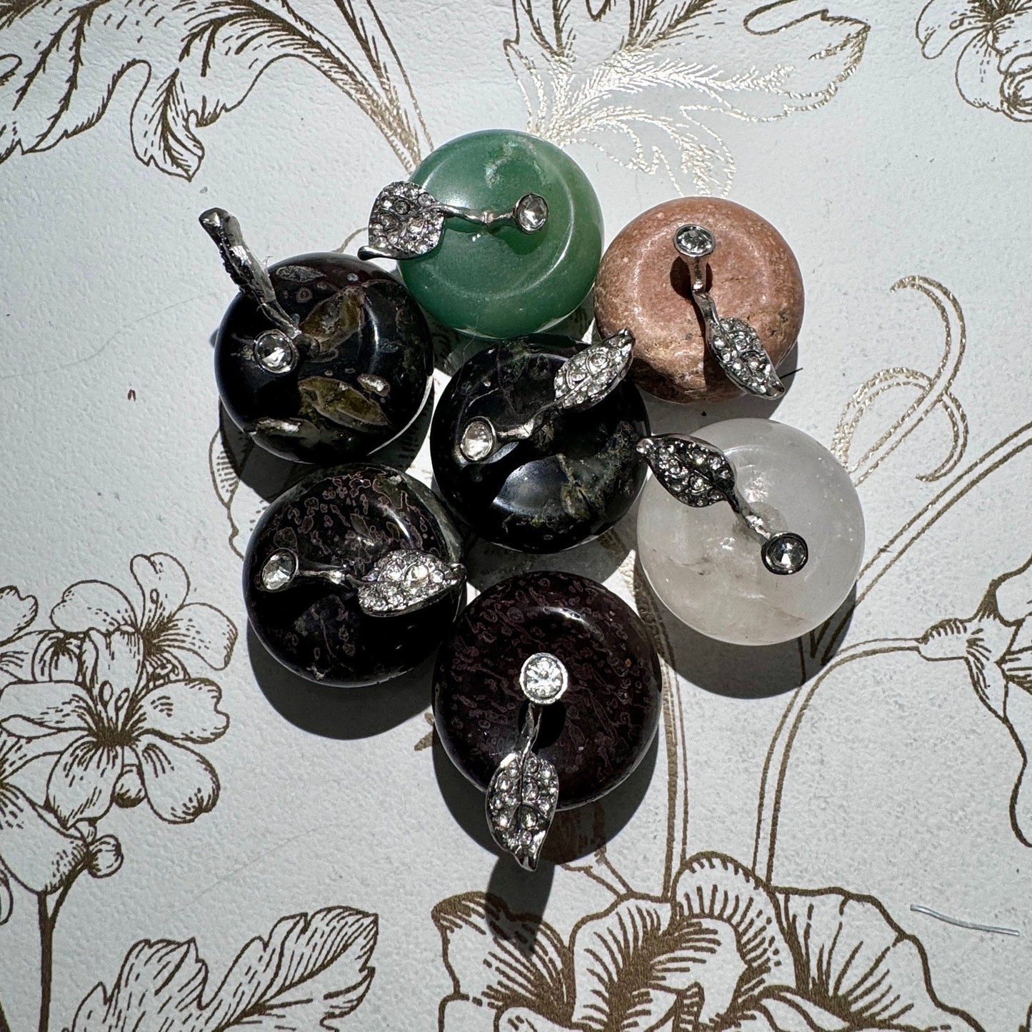 Mini pomme en pierre semi précieuses