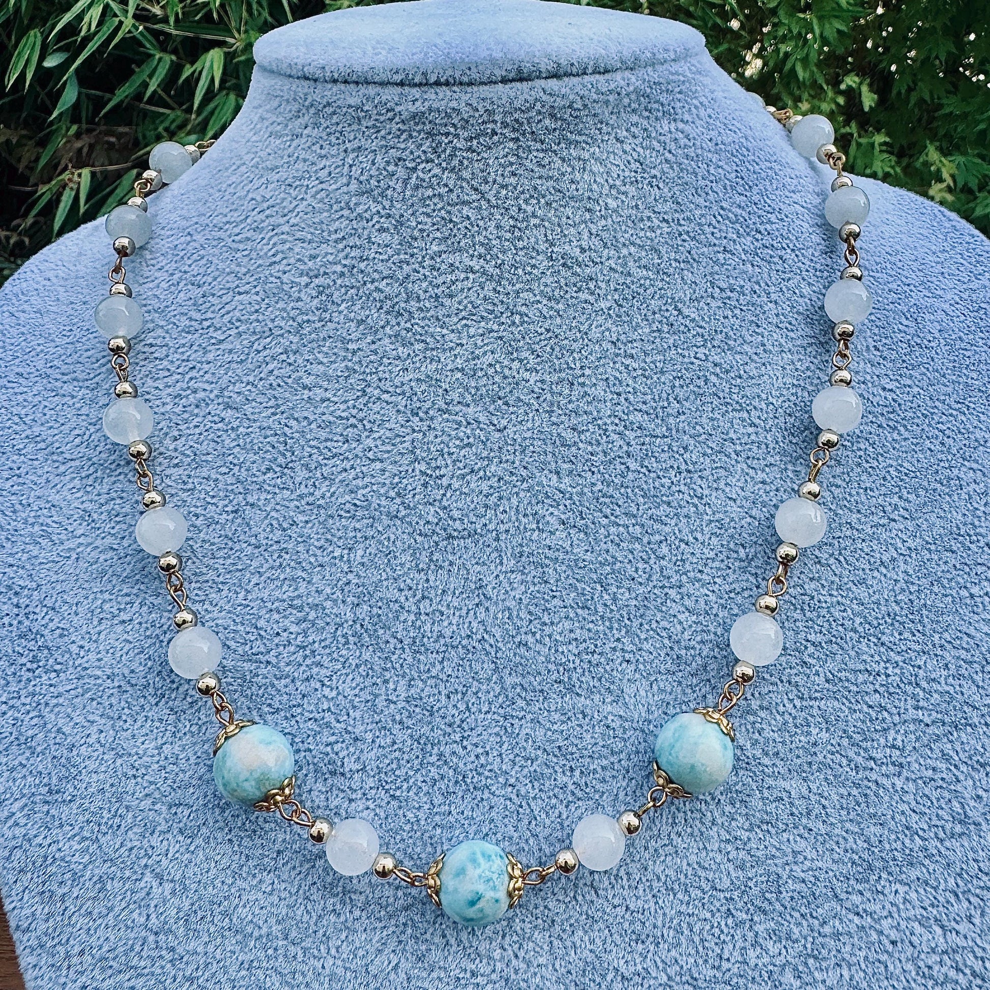 Collier larimar et jade blanc pierre semi précieuse - Creation by L