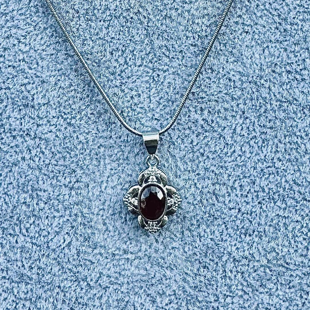 Collier pendentif en pierre naturelle semi précieuse