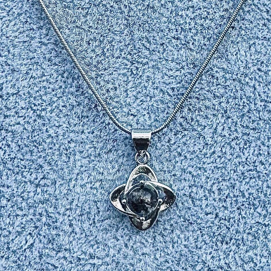 Collier pendentif en pierre naturelle semi précieuse