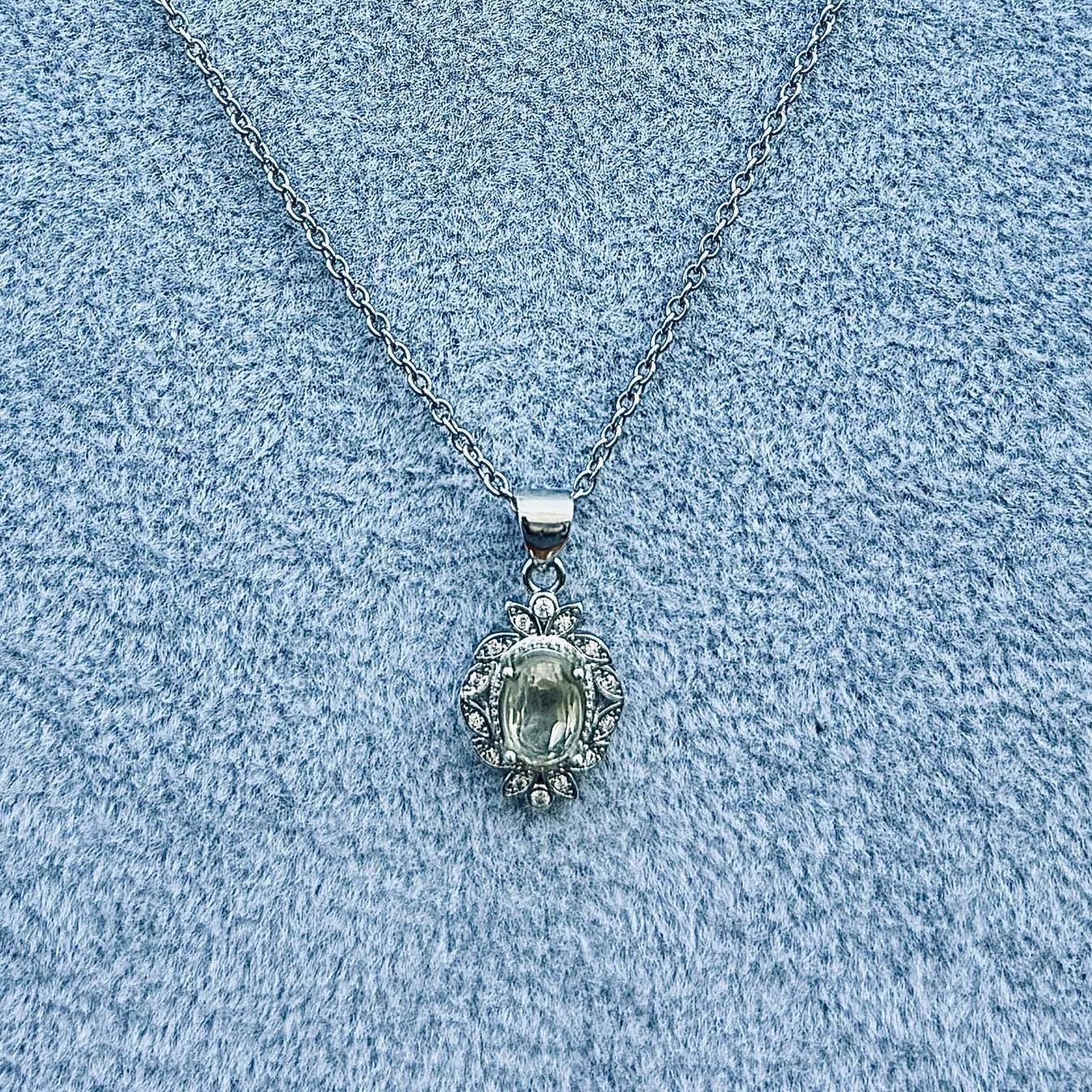 Collier pendentif en pierre naturelle semi précieuse