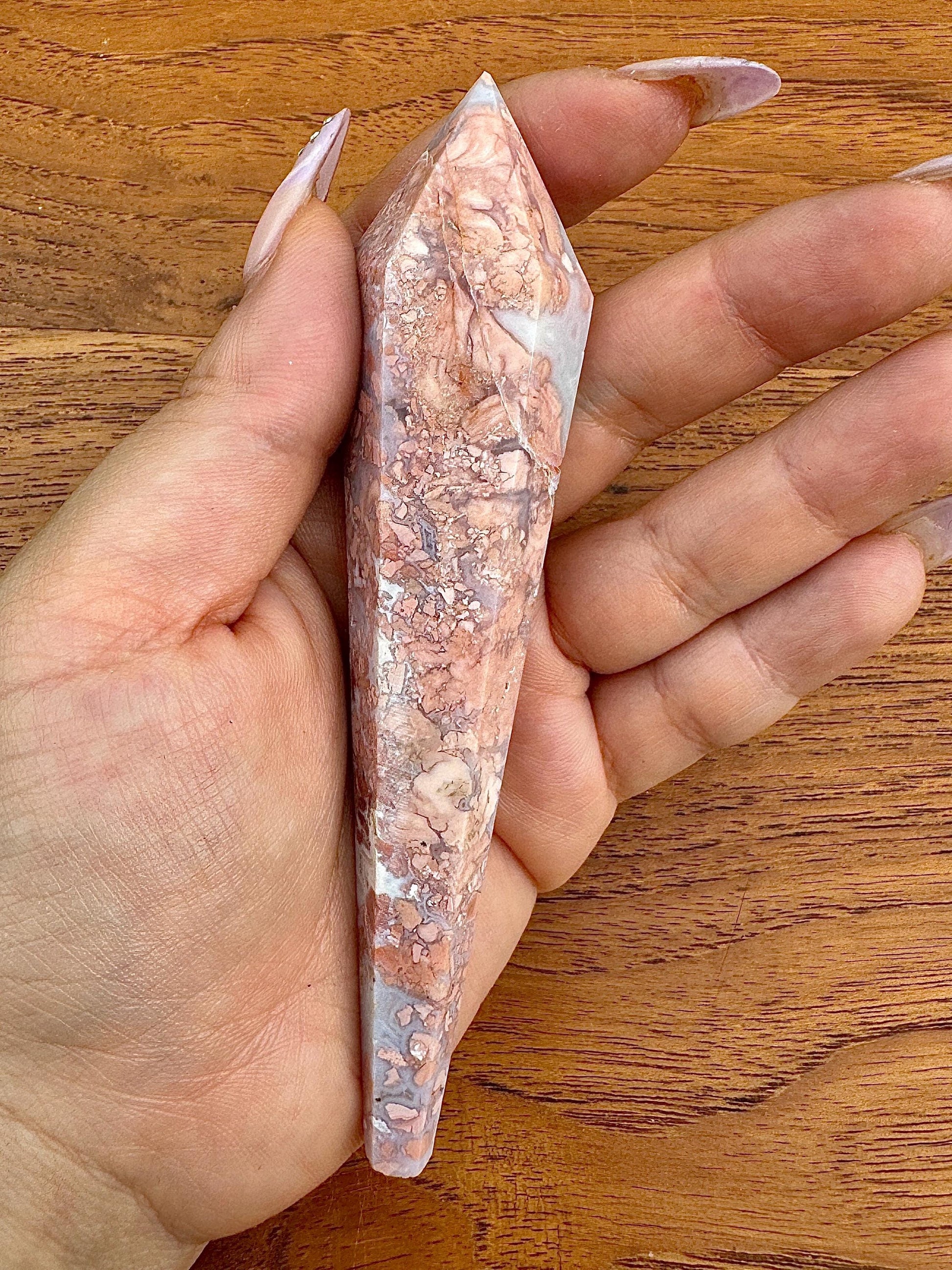 Agate/calcedoine rose forme sceptre pierre naturelle semi precieuse