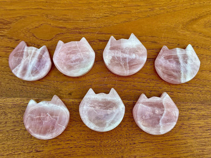 Petite coupelle tête de chat en quartz rose - support pour les bijoux