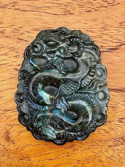 Dragon en labradorite pierre semi précieuses