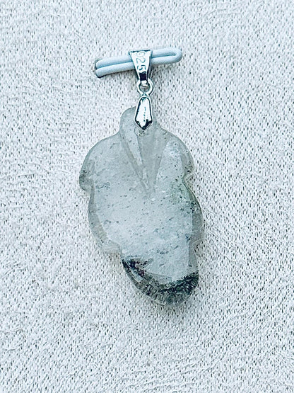 Pendentif feuille en lodolite - quartz jardin pierre naturelle semi précieuse