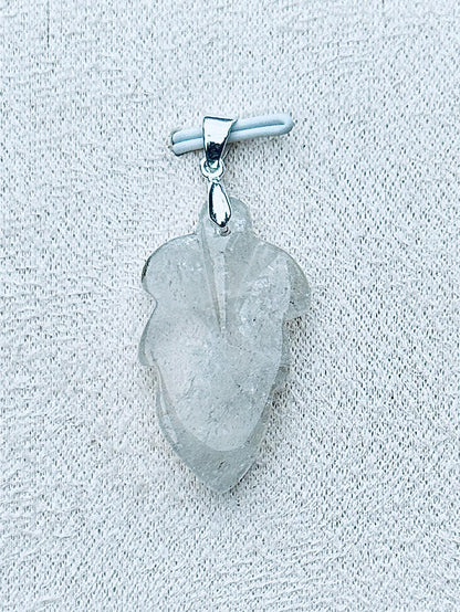 Pendentif feuille en lodolite - quartz jardin pierre naturelle semi précieuse