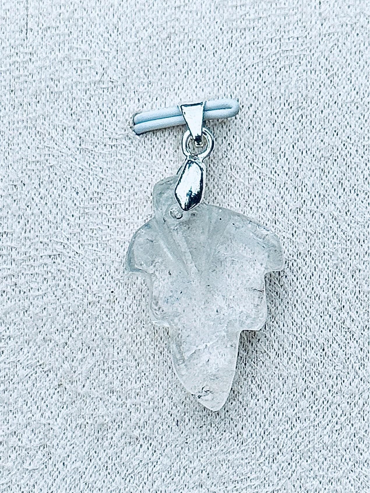 Pendentif feuille en lodolite - quartz jardin pierre naturelle semi précieuse