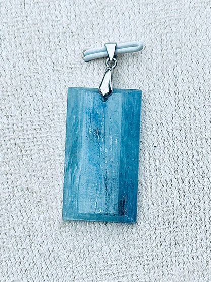 Pendentif en kyanite pierre naturelle semi précieuse