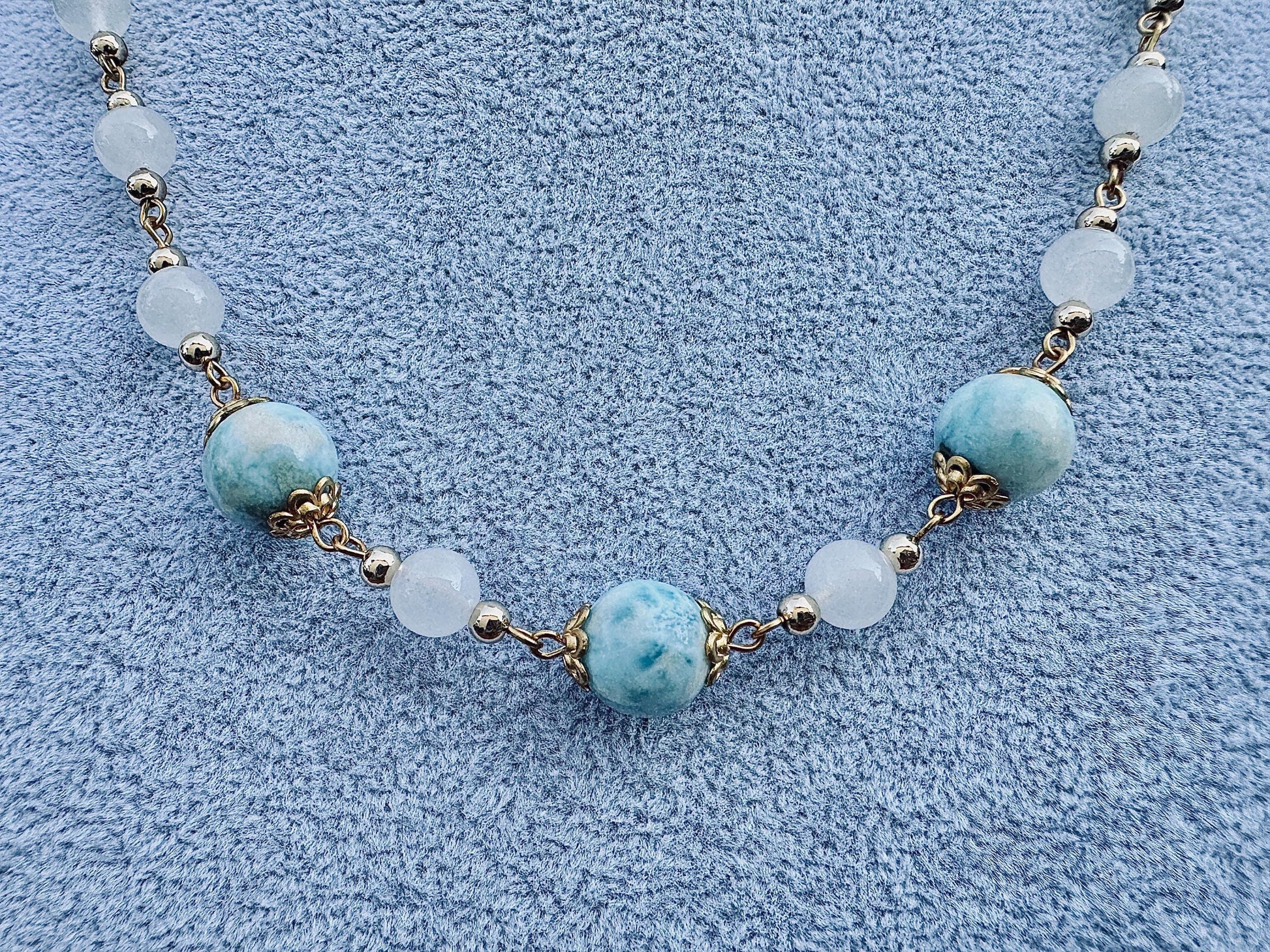 Collier larimar et jade blanc pierre semi précieuse - Creation by L