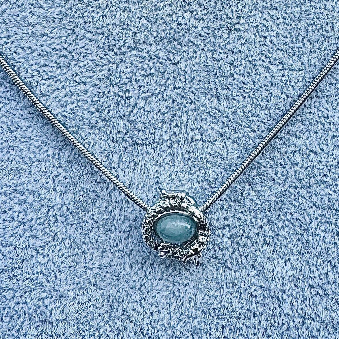 Collier pendentif en pierre naturelle semi précieuse