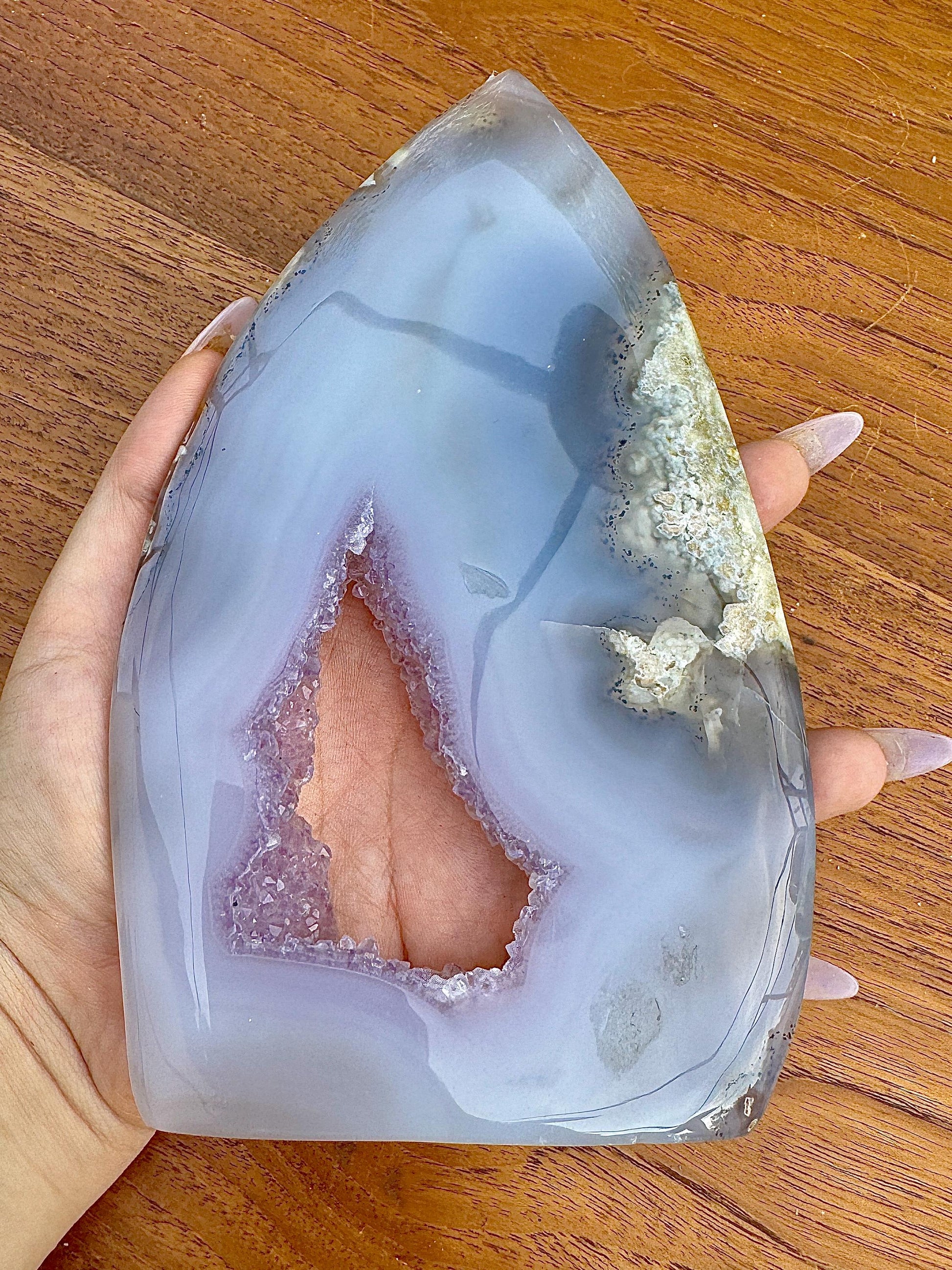 Magnifique pièce d’agate forme montagne pierre semi precieuse