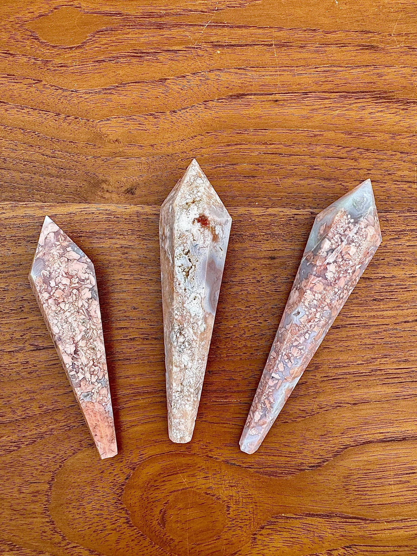 Agate/calcedoine rose forme sceptre pierre naturelle semi precieuse