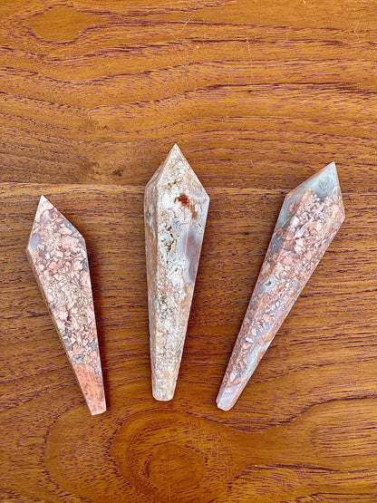 Agate/calcedoine rose forme sceptre pierre naturelle semi precieuse