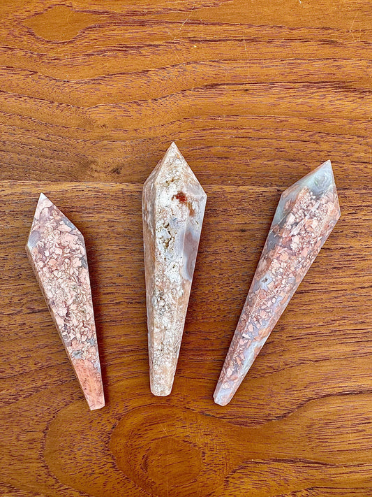 Agate/calcedoine rose forme sceptre pierre naturelle semi precieuse