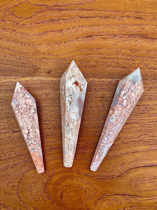 Agate/calcedoine rose forme sceptre pierre naturelle semi precieuse