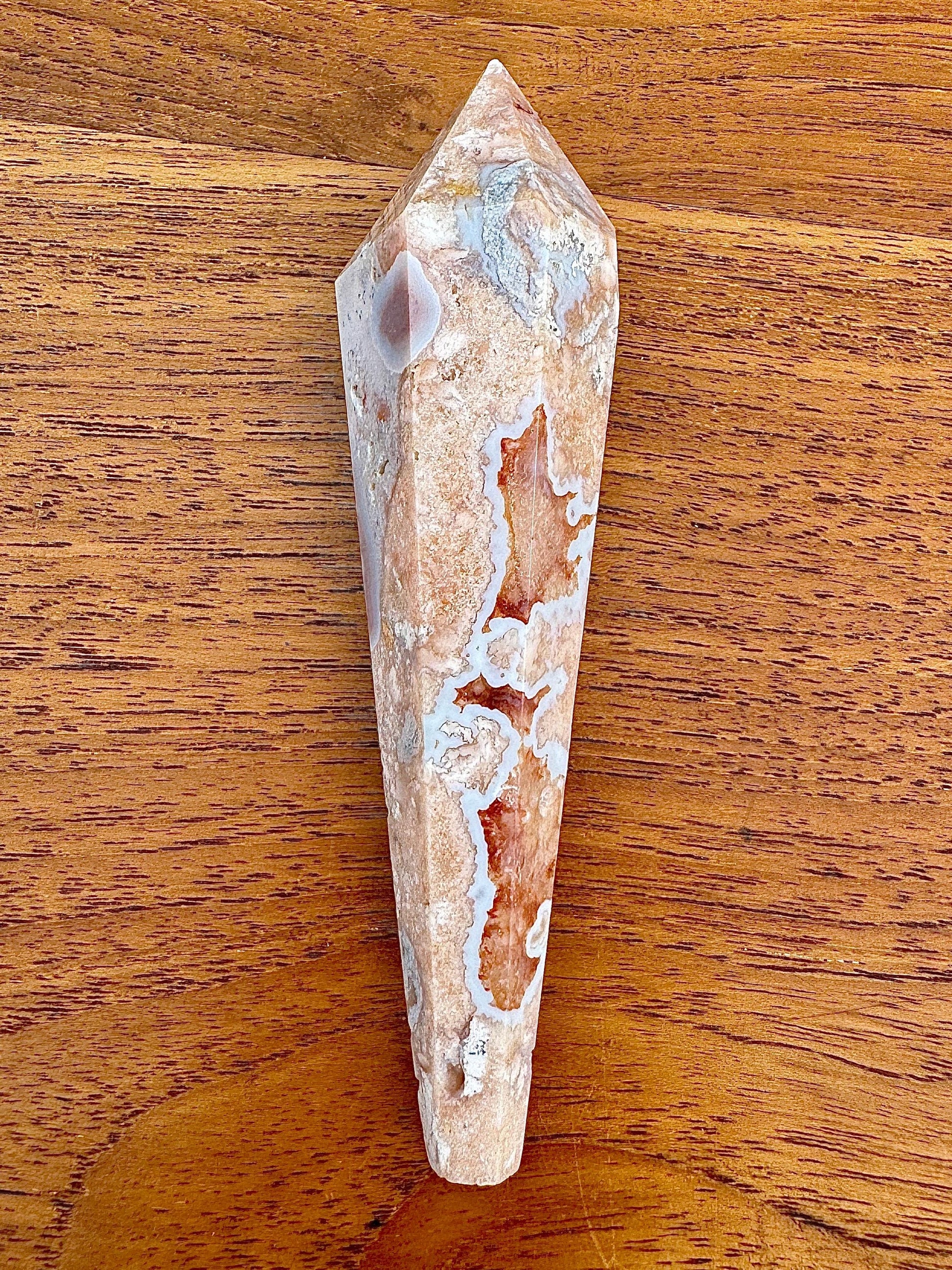 Agate/calcedoine rose forme sceptre pierre naturelle semi precieuse