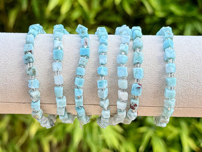 Bracelet perles carrées en Larimar pierre semi précieuse