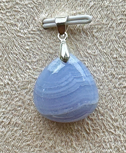 Pendentif en agate dentelle bleue pierre semi précieuse