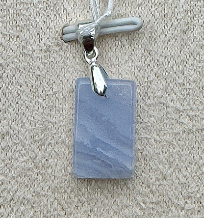 Pendentif en agate dentelle bleue pierre semi précieuse