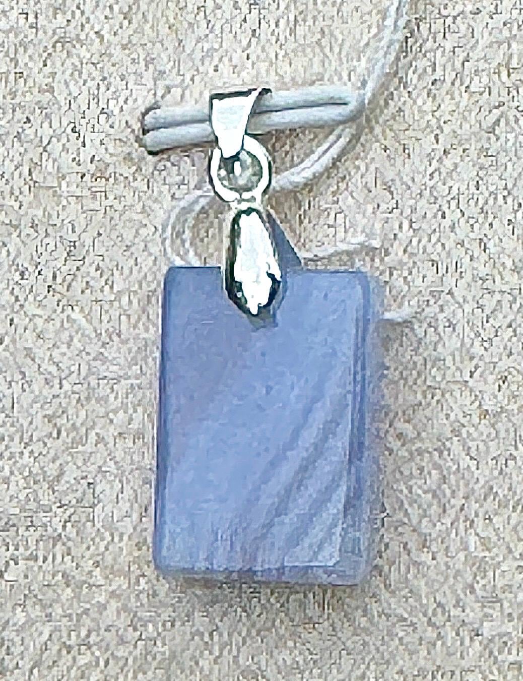 Pendentif en agate dentelle bleue pierre semi précieuse