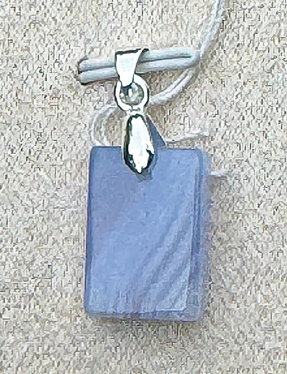 Pendentif en agate dentelle bleue pierre semi précieuse