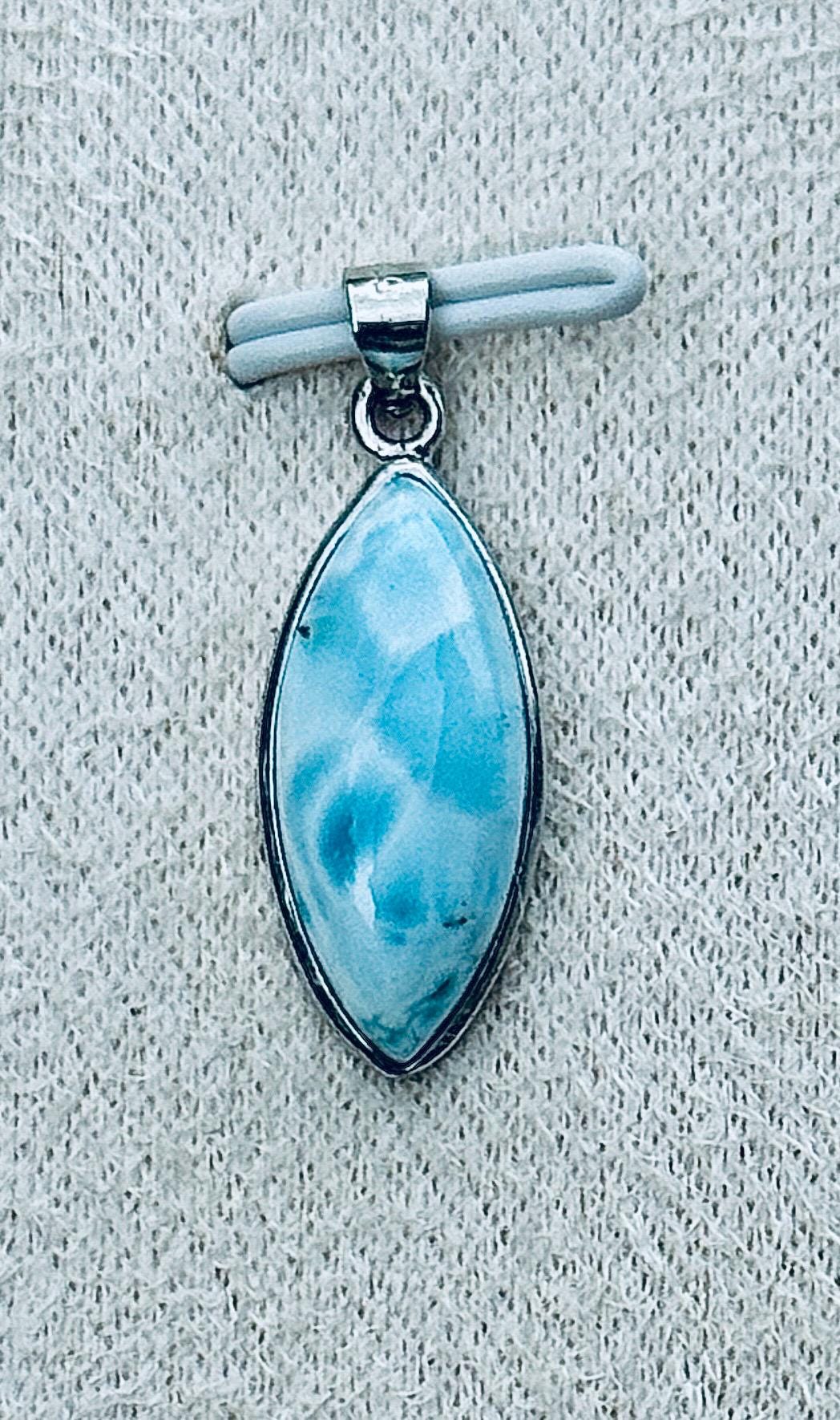 Pendentif en argent et Larimar pierre semi précieuse