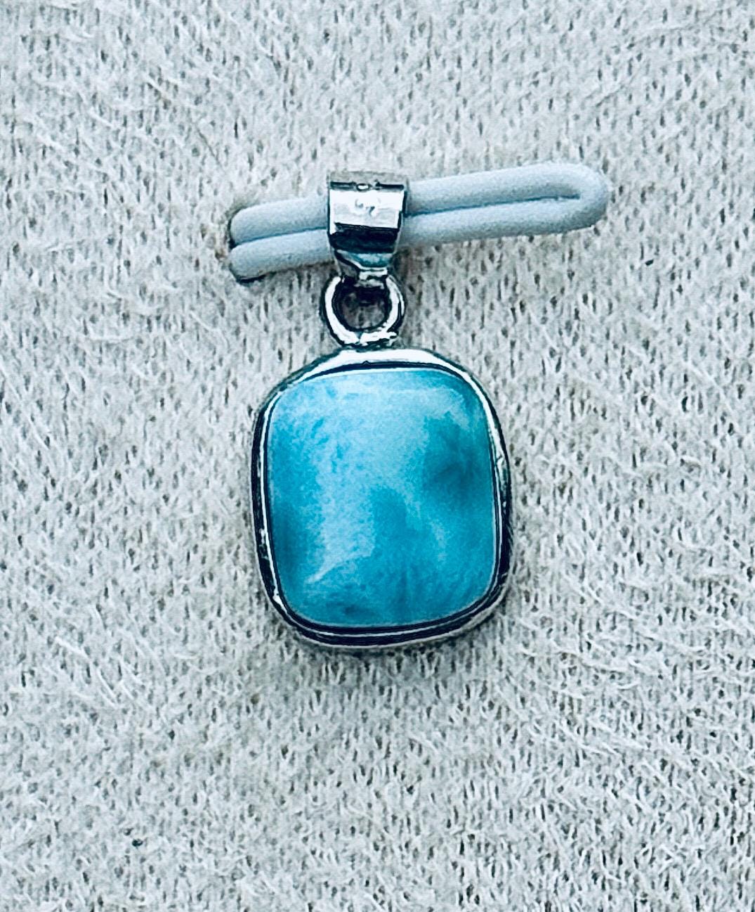 Pendentif en argent et Larimar pierre semi précieuse