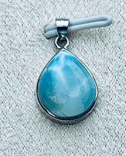 Pendentif en argent et Larimar pierre semi précieuse