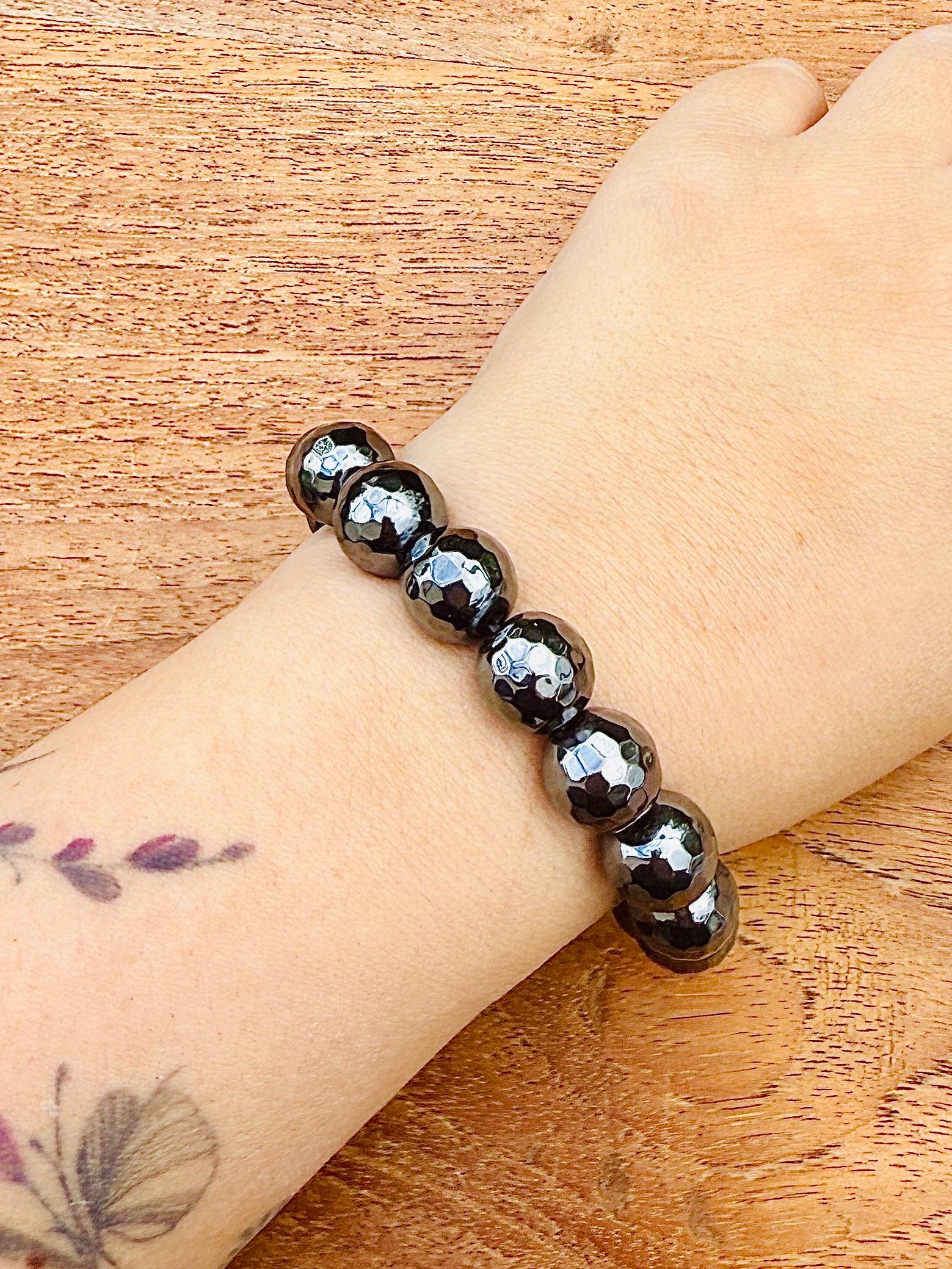 Bracelet perles rondes facettées en hématite pierre semi précieuse