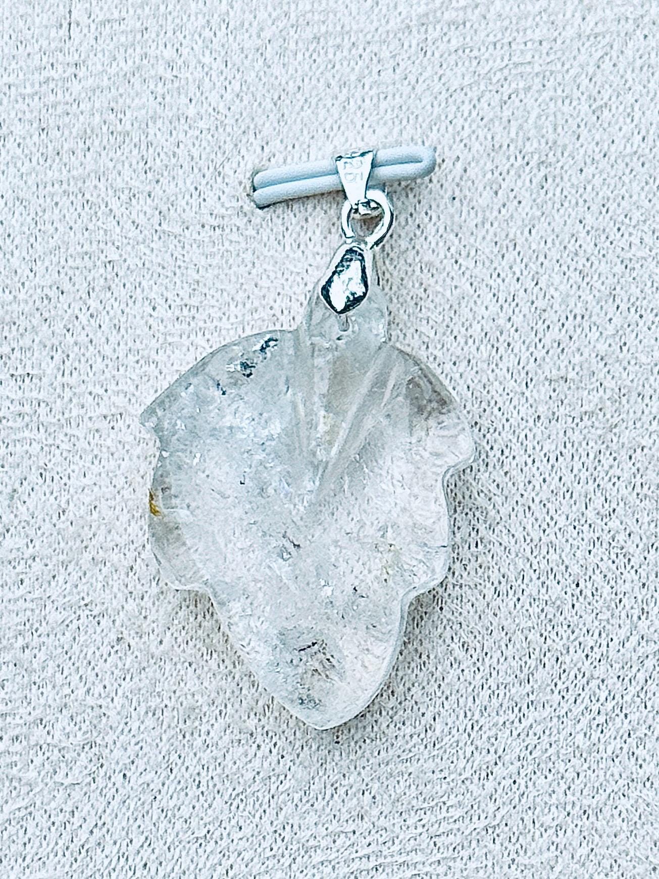 Pendentif feuille en lodolite - quartz jardin pierre naturelle semi précieuse