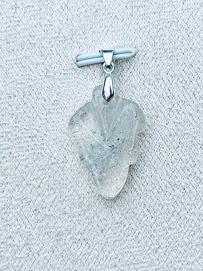 Pendentif feuille en lodolite - quartz jardin pierre naturelle semi précieuse