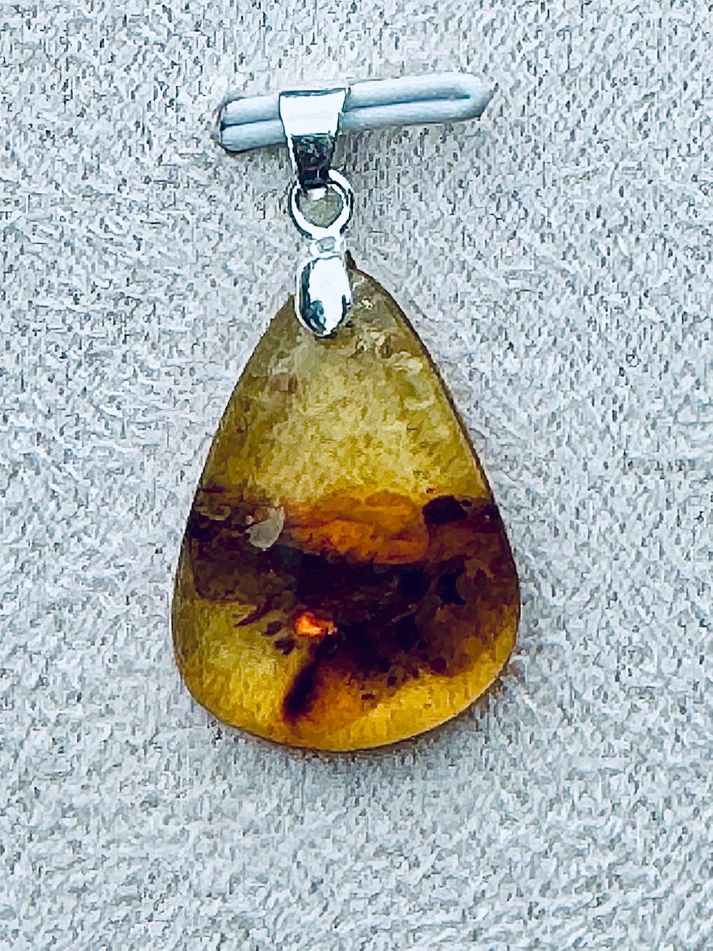 Pendentif en ambre pierre naturelle semi précieuse