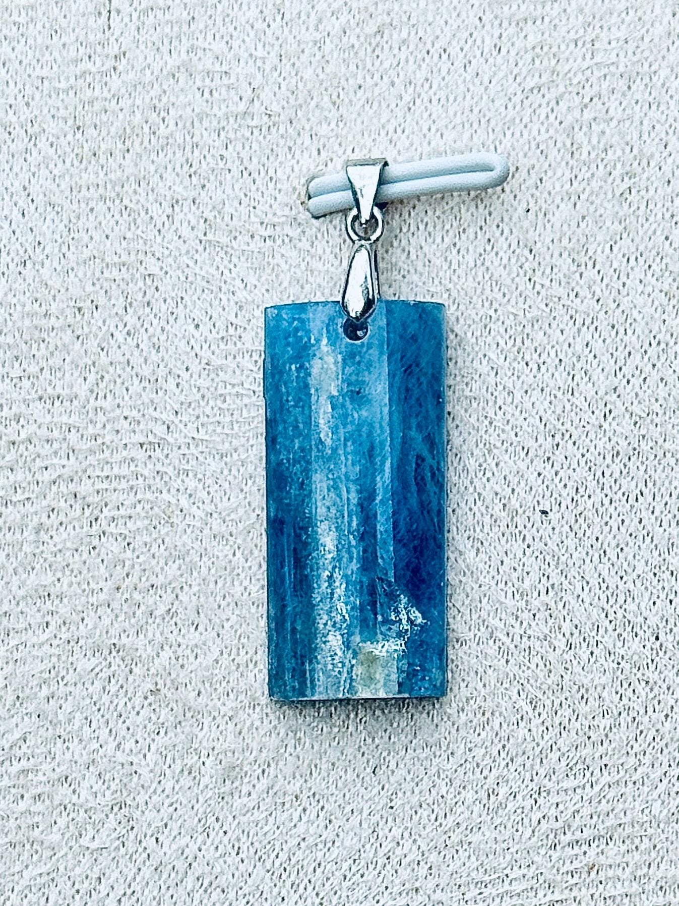 Pendentif en kyanite pierre naturelle semi précieuse