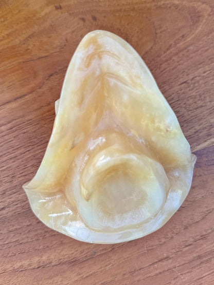 Crâne avec chapeau de pirate en calcite jaune pierre naturelle semi précieuse