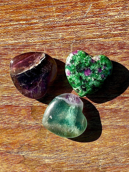 3 minis coeurs mystères en pierre semi précieuse