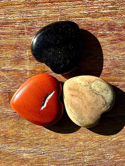 3 minis coeurs mystères en pierre semi précieuse