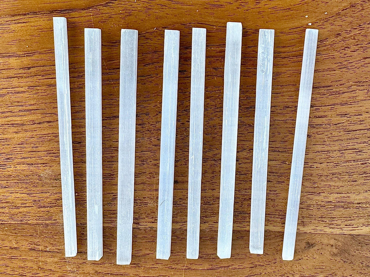 Petite baguette de sélénite brute pierre semi precieuse