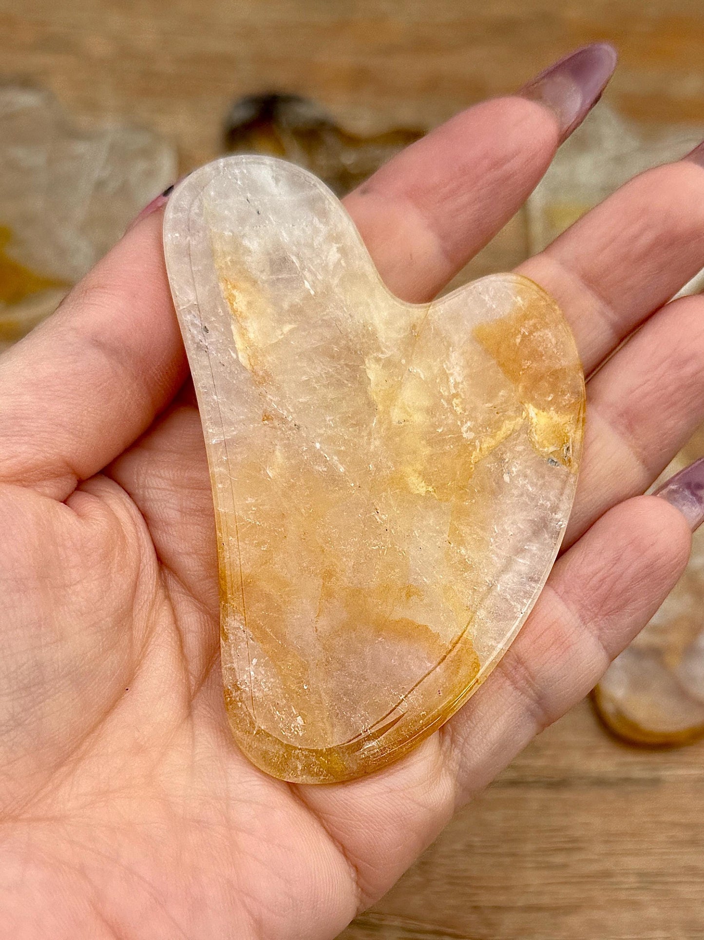 Gua sha visage en quartz hematoide / golden healer pierre naturelle semi précieuse