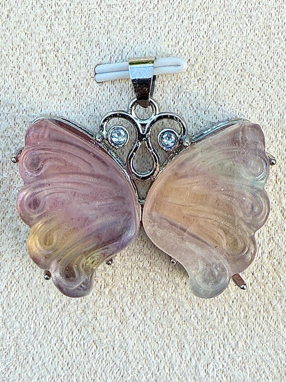 Pendentif papillon en fluorite pierre naturelle semi précieuse