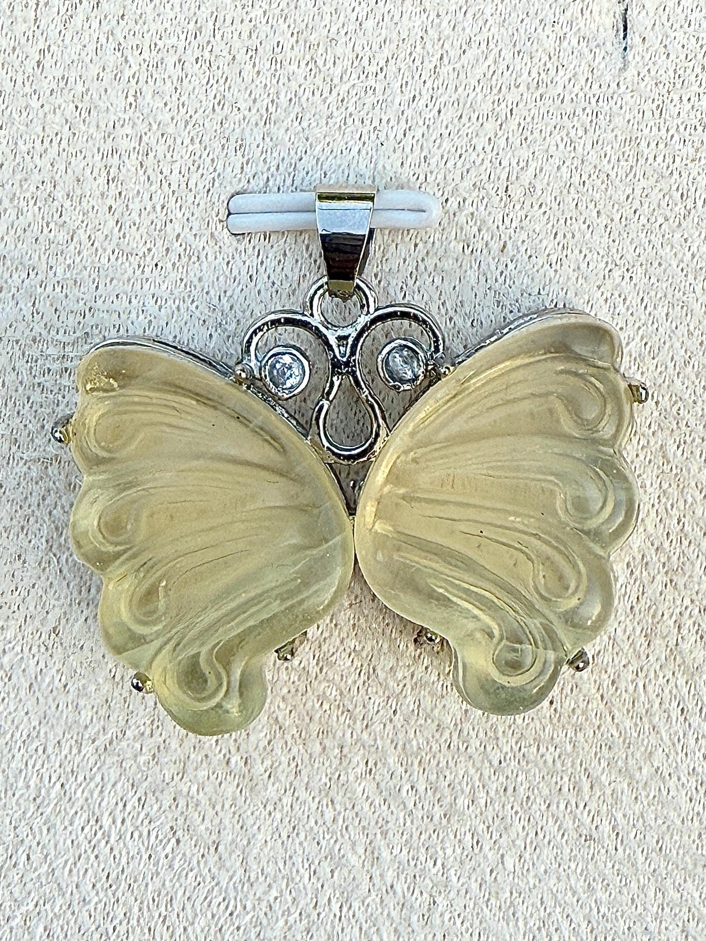 Pendentif papillon en fluorite pierre naturelle semi précieuse